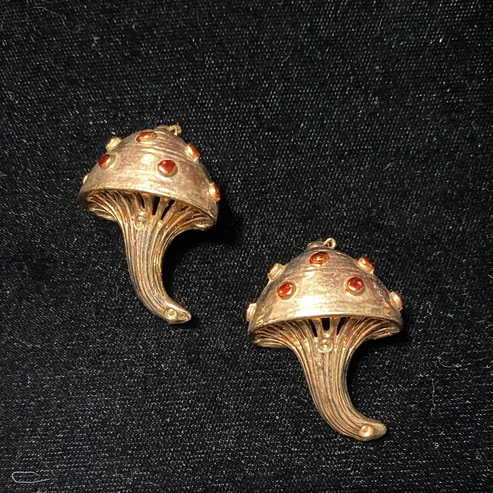 Taiwan marked vintage pair of gold tone Mushroom Brooches